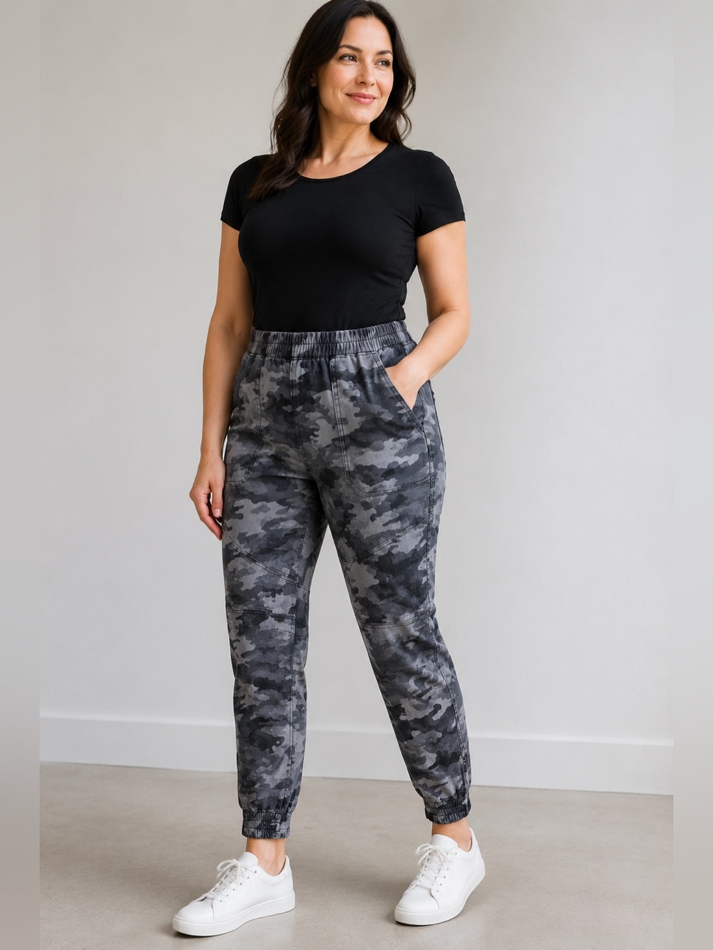 SPANX Women’s XL Stretch Twill Cargo Jogger Pants Gray Camo Pull On Zip Hem